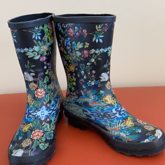 “Johnny Was “ Size 10 Women’s NEW Beautiful Boots. Excellent cond. worn 1X - Picture 2 of 3